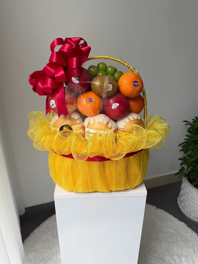 黃色水果禮籃・紅色緞帶