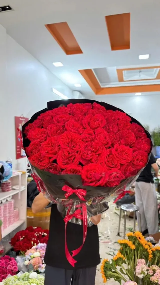 大型紅玫瑰・黑色包裝